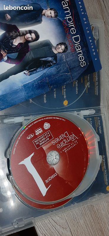 Vampire Diaries DVD (image 4)