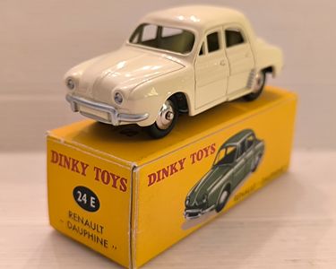 Dinky Toys F n° 24 E Renault Dauphine en très bon état en boîte incomplète 1/43