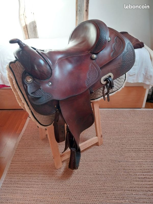 Ancien étriers cloche de selle western cuir brut enveloppé lacé très beaux