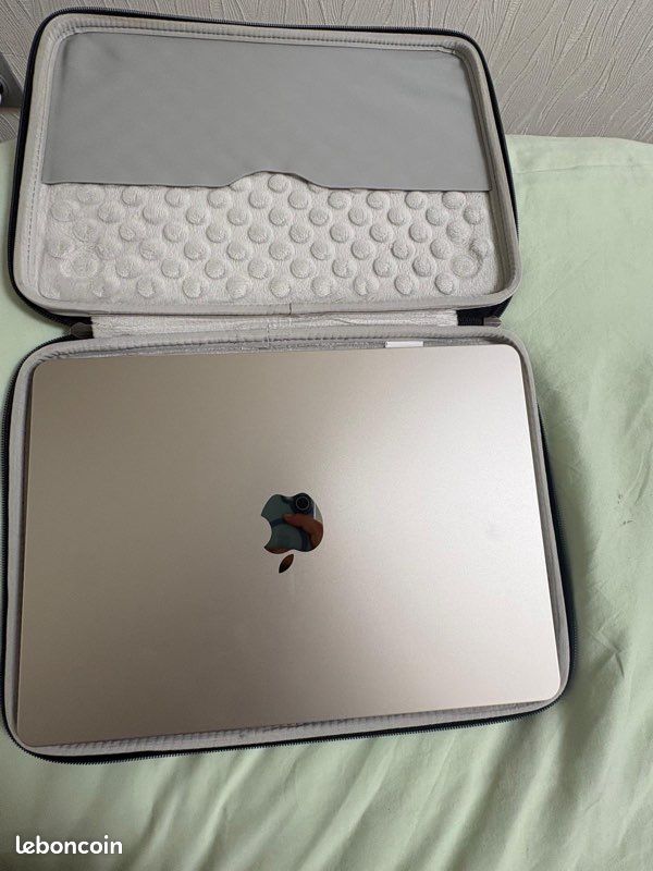 Ordinateur MacBook M2 Excellent état +Protection transparent Avant Arriere +Sacoche (image 1)