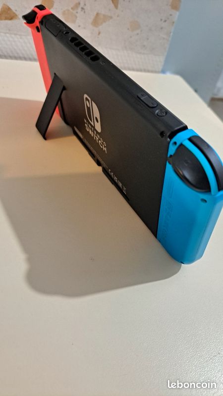 Vends ou échange nintendo switch neon (image 3)
