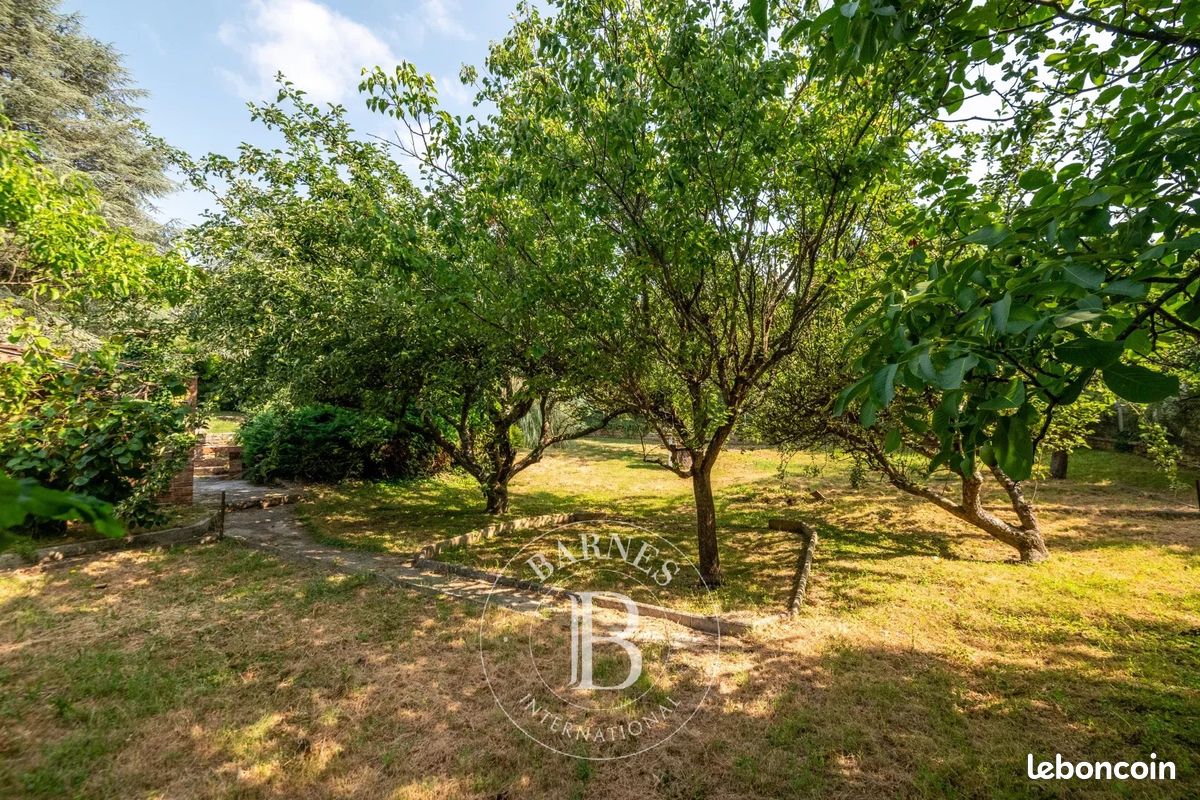 Terrain 1016 m² · à Saint-Cyr-au-Mont-d'Or · 1 016 m² · 390 000 €