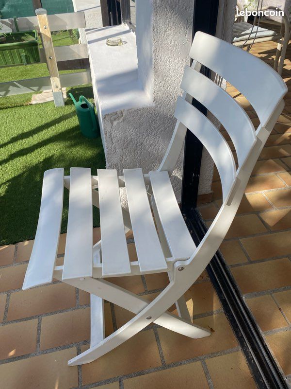 Chaise pliante blanche (image 1)