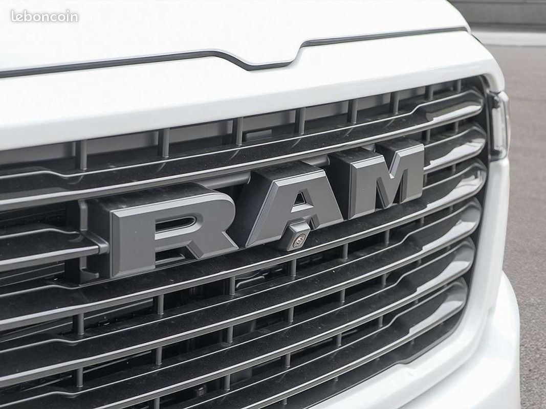 Dodge RAM 1500 Sport 5.7 HEMI V8 4x4 Crew Cab – Caméras 360 – ACC – Neuf - TVA récupérable (image 9)