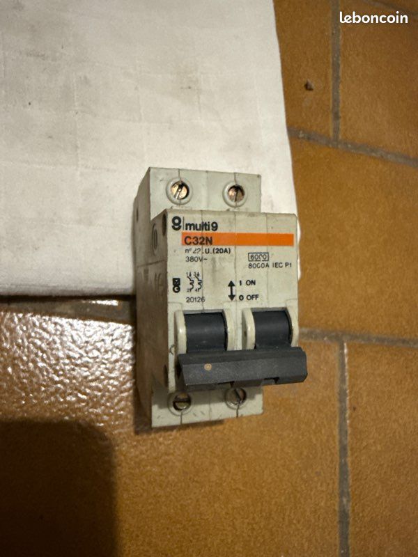 Merlin gerin disjoncteur sectionneur c32n 20a (image 1)