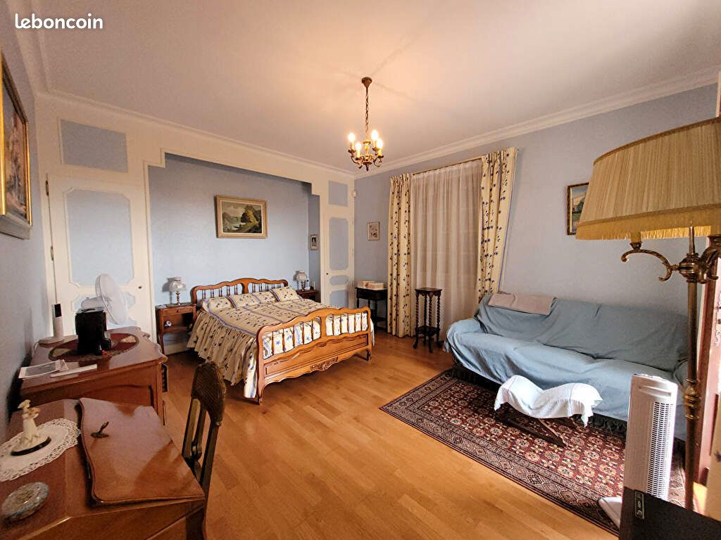Maison 8 pièces 224 m² - Soyaux 16800 (image principale 5)