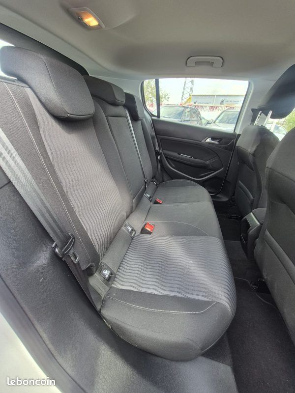 PEUGEOT 308 II 1.6 BLUEHDI 100CH S&S GPS Jantes clim super etat (image 8)
