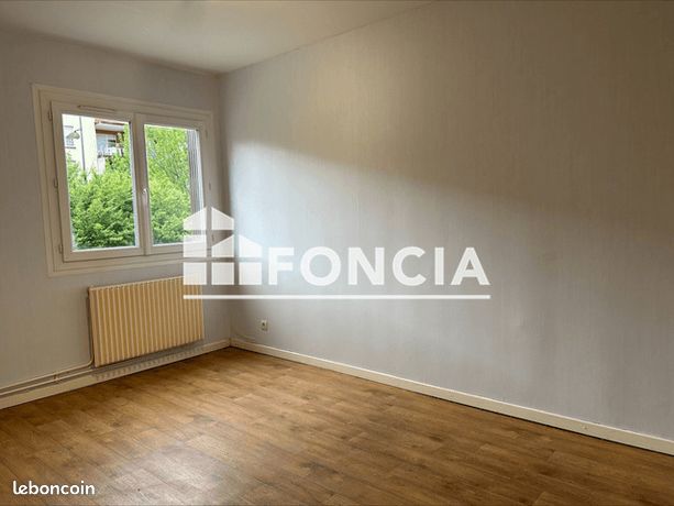https://img.leboncoin.fr/api/v1/lbcpb1/images/77/ef/ee/77efee23943bd965d404b00fea9a3ebc6afb5eaf.jpg?rule=ad-image
