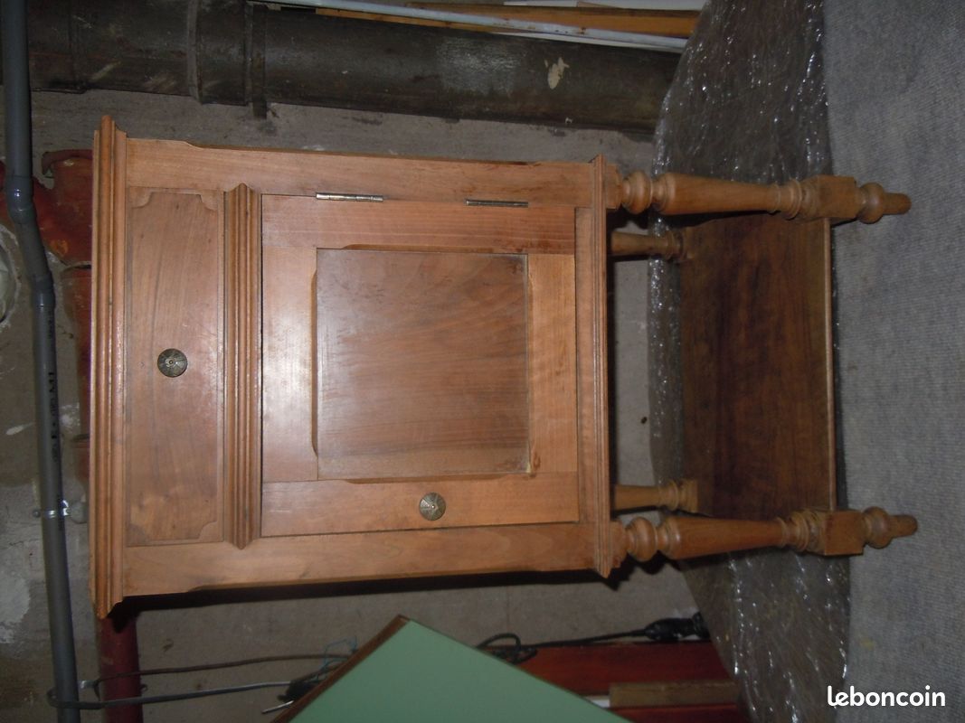 Table de nuit (image 1)