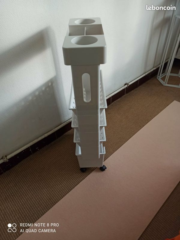 Etagère blanche plastique pour livres et crayons, à roulettes (image 3)
