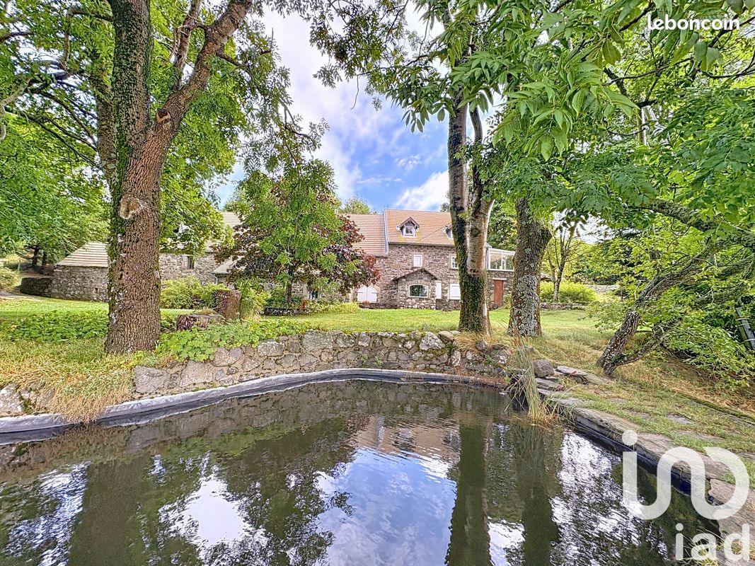 Propriété 8 pièces 275 m² (image 1)