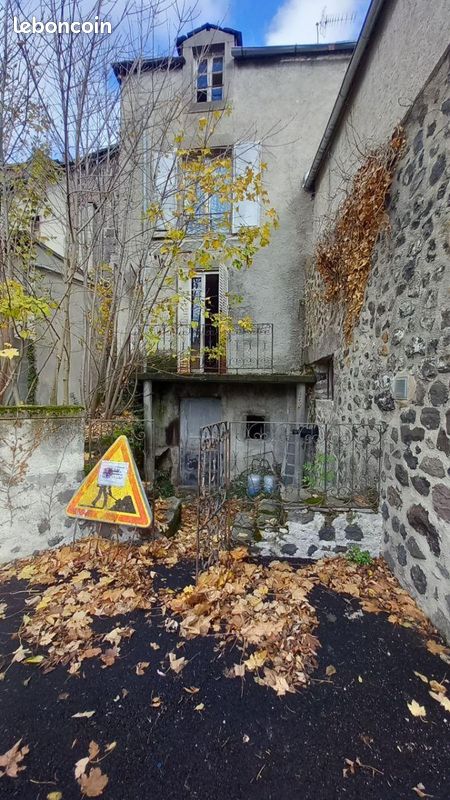 Immeuble 80 m² · à Murat · 80 m² · 18 000 €