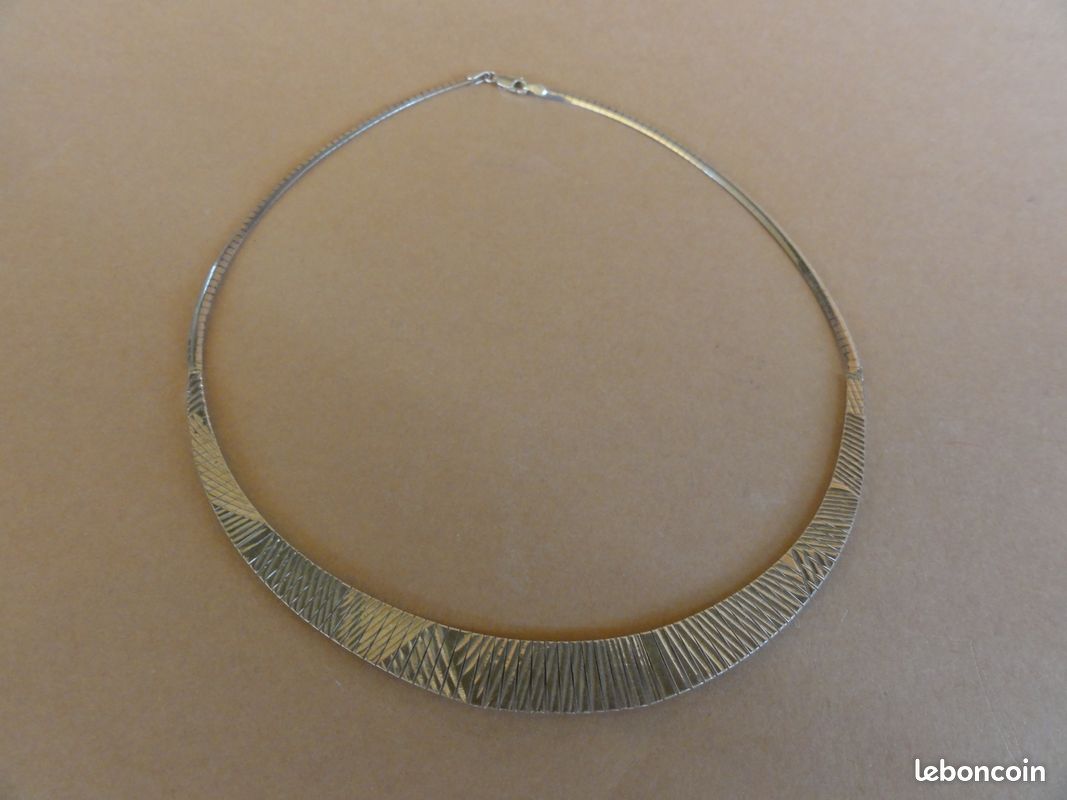 Collier Ethnique Plastron En Alliage Argenté - Bijou Vintage à Motifs - Occasion Avec Légères Traces