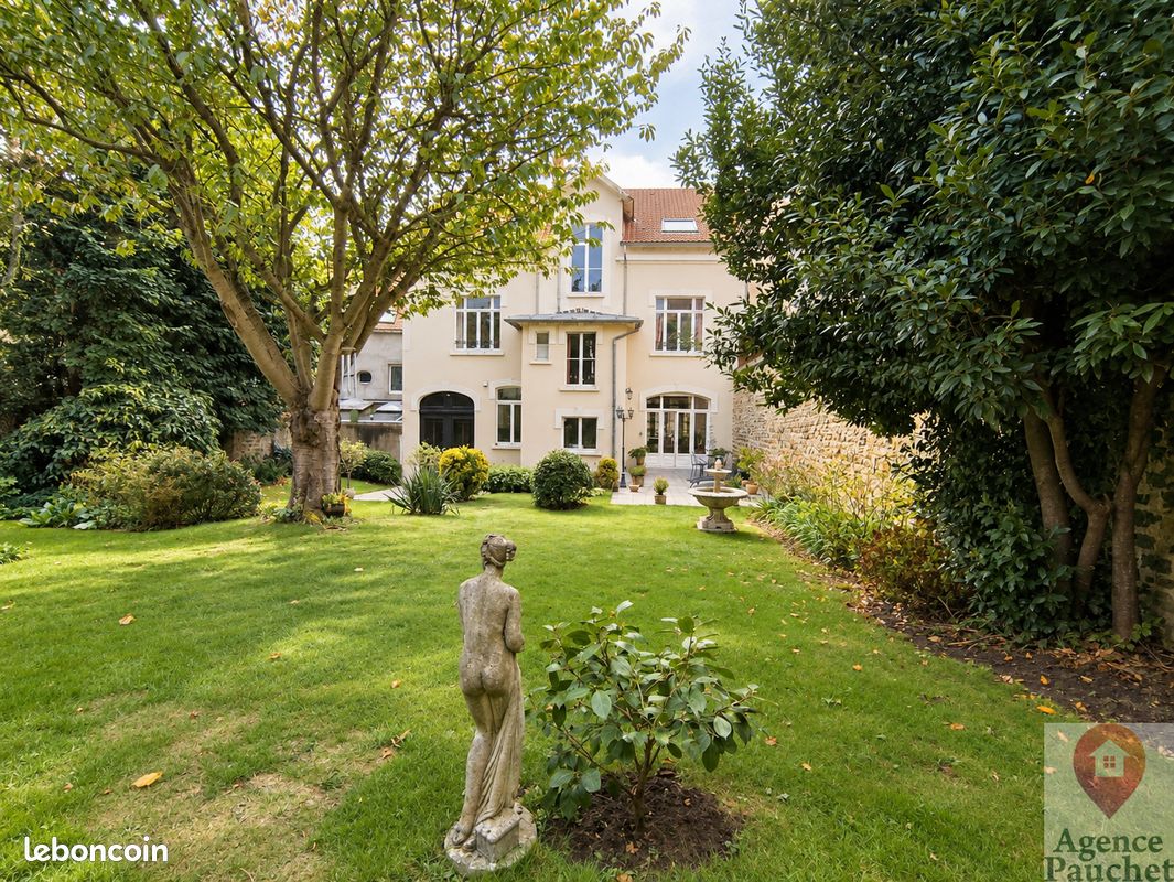 Maison 11 pièces 350 m² · à Boulogne-sur-Mer · 350 m² · 560 000 €