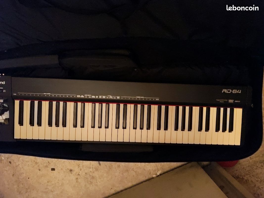 Piano Roland RD 64 (image 1)