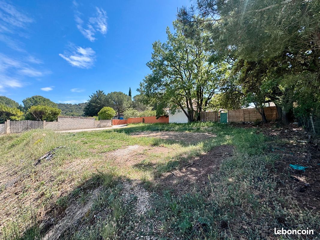 Terrain 723 m² · à Charleval · 723 m² · 235 000 €