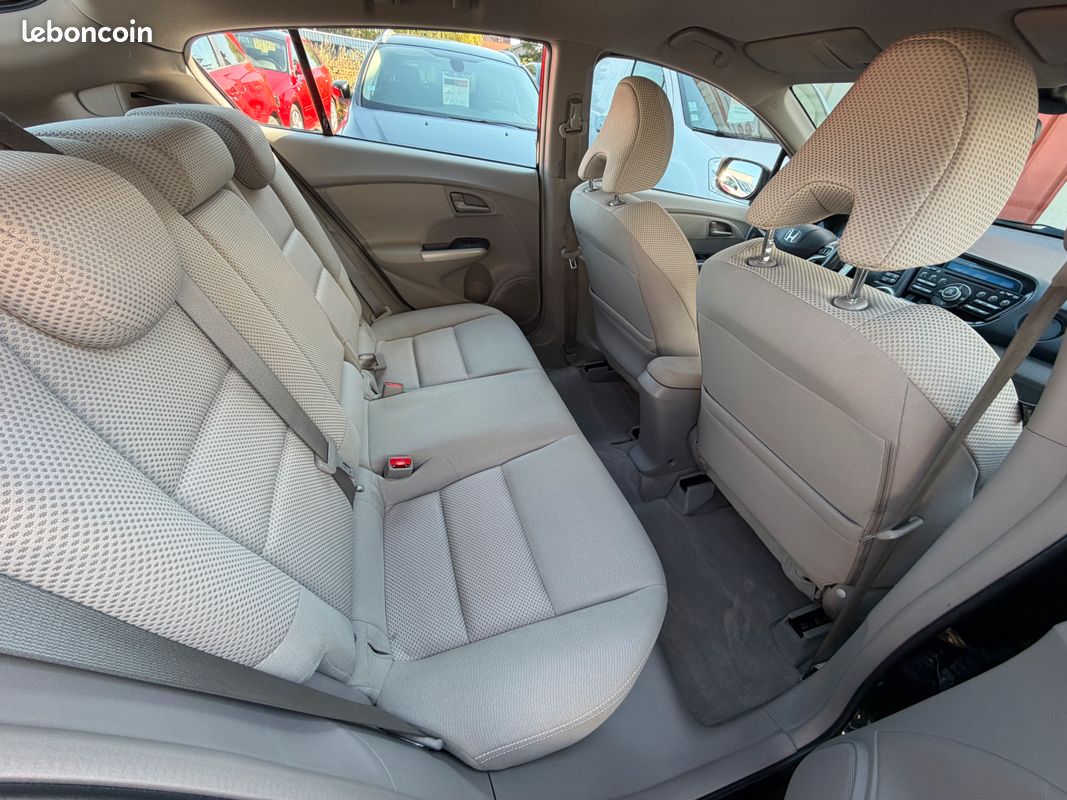 HONDA INSIGHT 1.3 I-Vtec HYBRIDE 102 CH / Edition Elegance / CLIM AUTO / Feux Xenon / Boute auto / JANTES Alu / Sièges Chauffants / PREMIERE MAIN CARNET COMPLET HONDA (image 8)