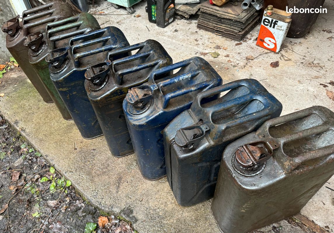 Jerricans métalliques armée US (image 2)