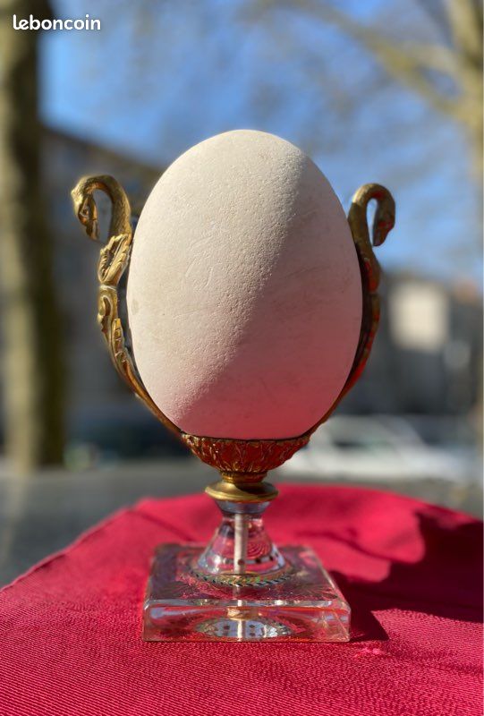 Oeuf d'Autruche, Socle Laiton (XIXè-Début XXè) H : 21 cm | PlaceOddity