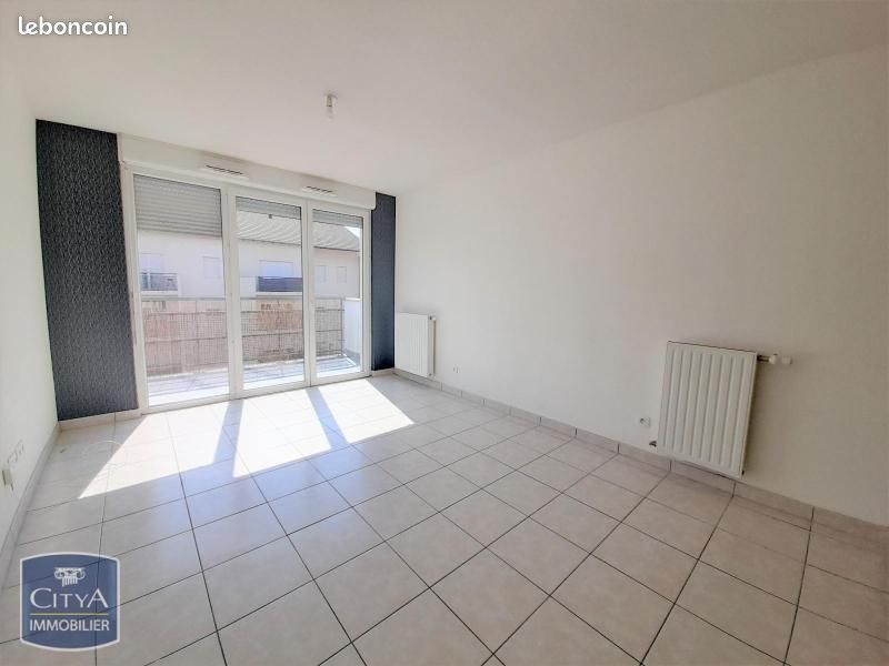 Appartement a louer bourgoin-jallieu - 2 pièce(s) - 43 m2 - Surfyn