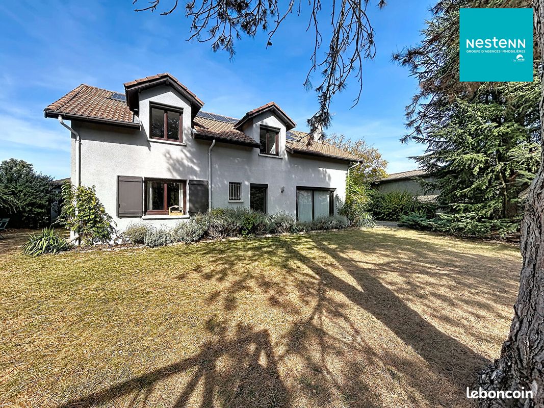 Maison 7 pièces 230 m² · à Bonson · 230 m² · 489 000 €