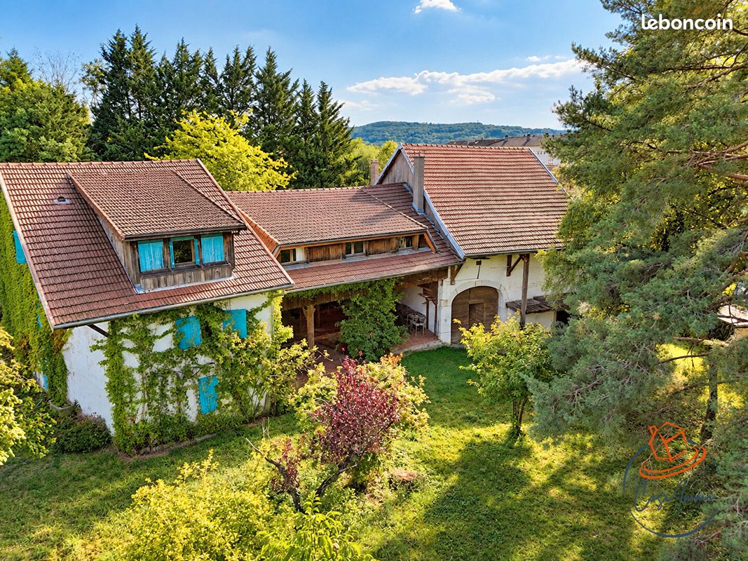 Maison 9 pièces 300 m² · à Gex · 300 m² · 649 000 €