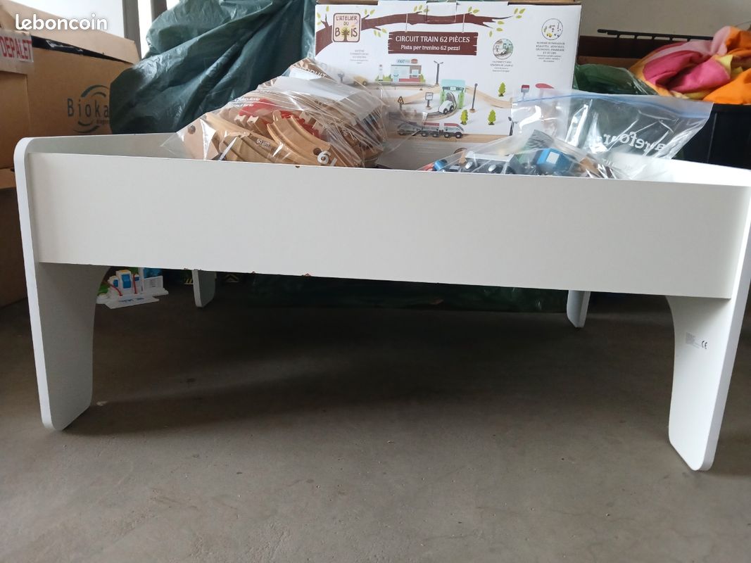 Vends train en bois avec table de jeu (image 3)