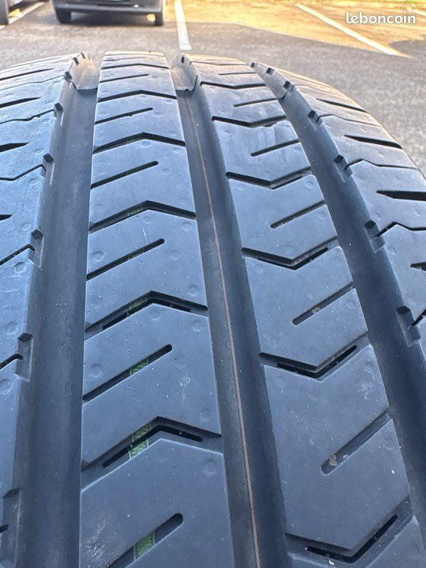 2 pneus 215 70 15 C 109/107s nexen roadian ctx (image 2)