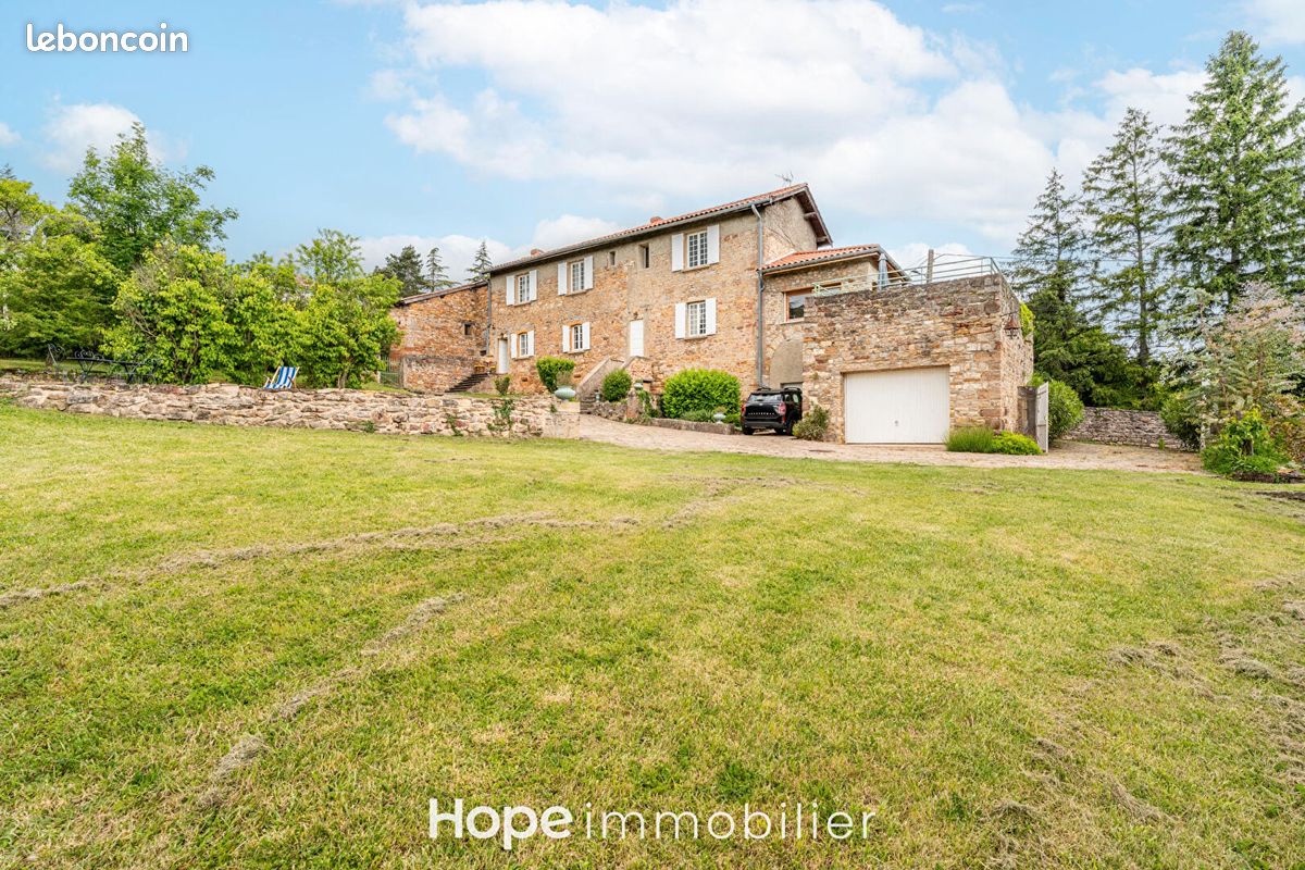 Maison 5 pièces 164 m² · à Dommartin · 164 m² · 749 000 €