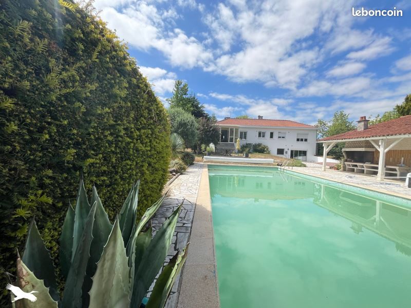 Maison 7 pièces 180 m² · à Niort · 180 m² · 380 000 €