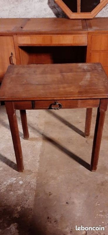 Table en noyer avec un tiroir (image 1)