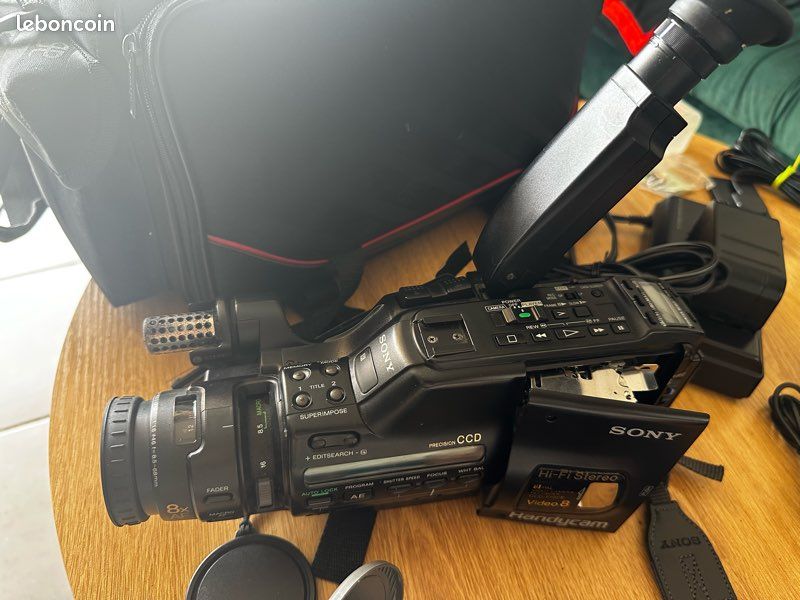 Sony Handycam Video 8 CCD-F550E + accessoires – Vintage (image 4)