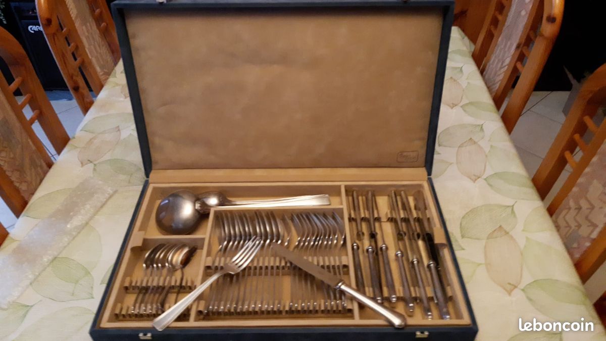 Ménagère ERCUIS 43 pièces - Arts de la table