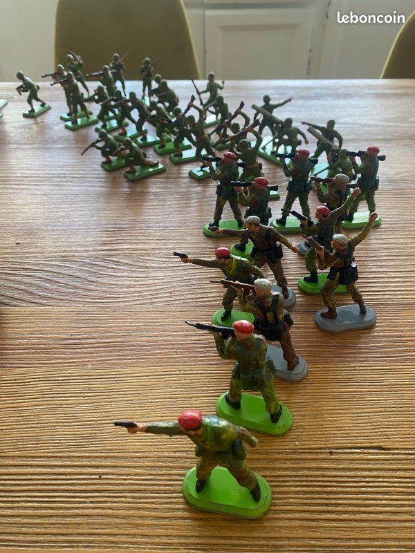 Lot De Soldats En Plastique Britains – Moyen Âge, échelle 1:32 (60mm)