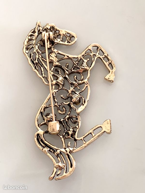 Broche Fantaisie Métal Et Brillants – Occasion En Bon état – Accessoire Déco Ou Bijou