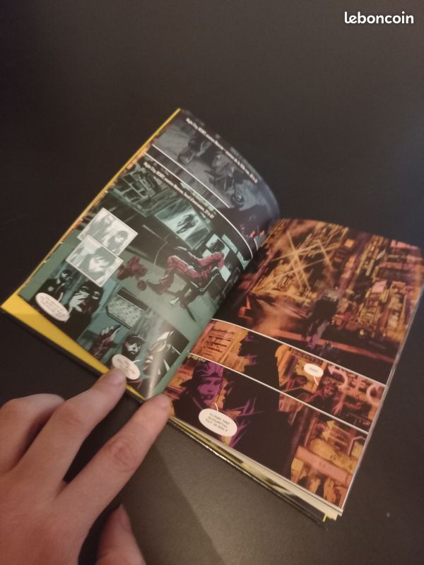LIVRE "CYBERPUNK 2077" (issu du jeu vidéo) (image 4)