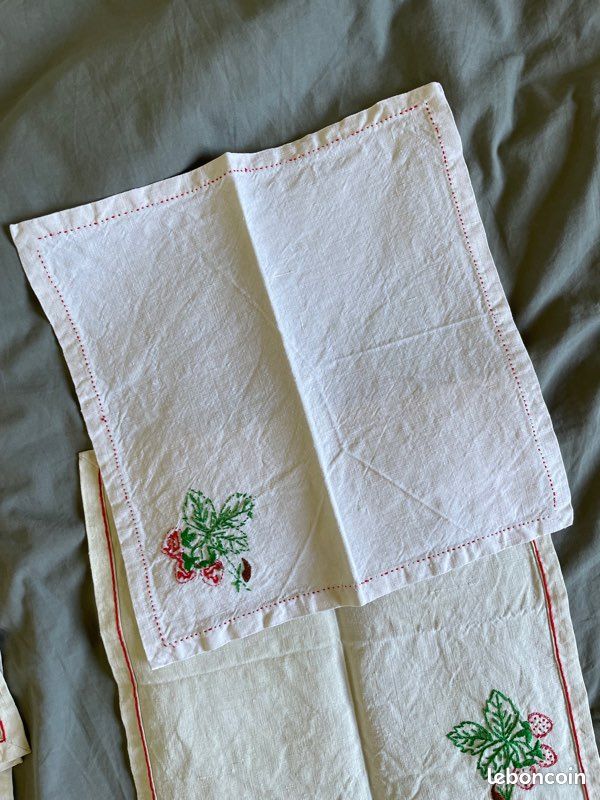 Lot de 5 serviettes brodées vintage motif fraises (image 4)
