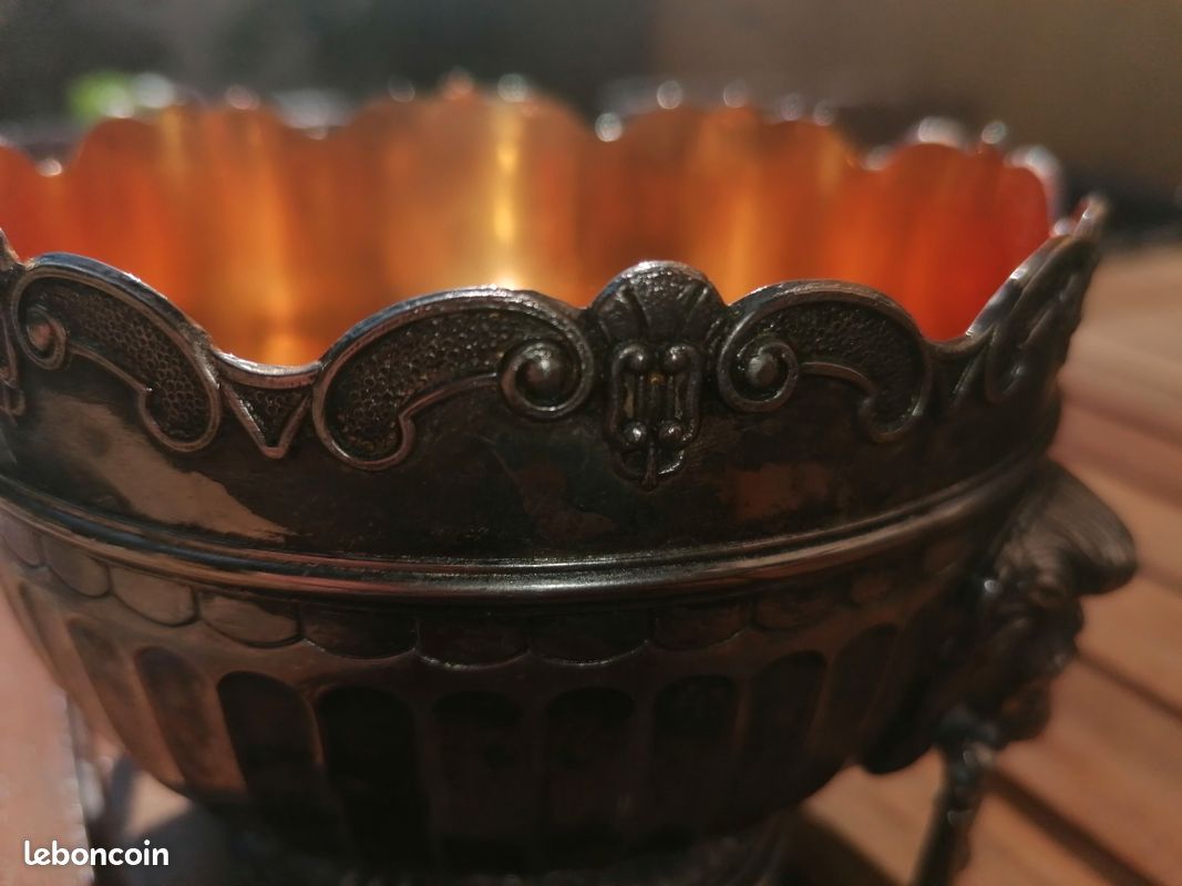 Coupe en métal doré (image 4)