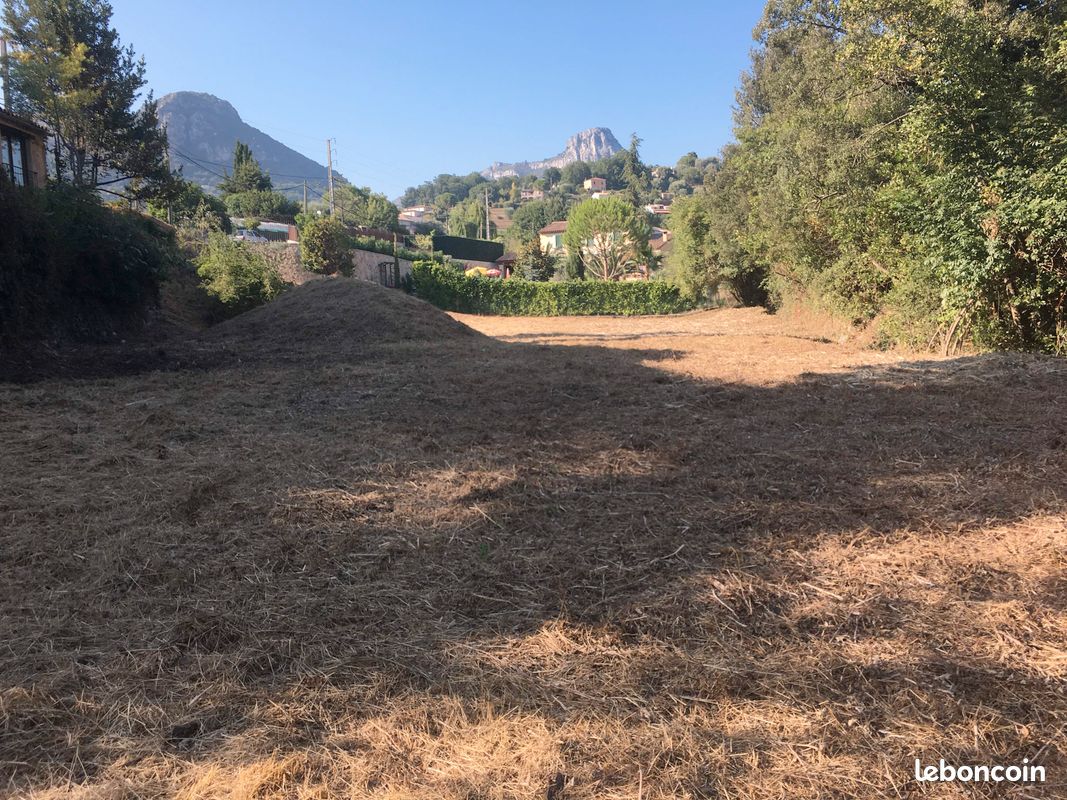 Vence beau terrain avec permis de construire (image 3)