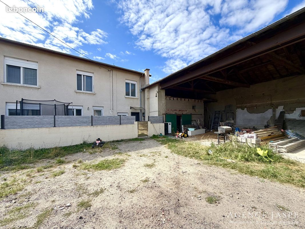 Maison 4 pièces 102 m² · à Sury-le-Comtal · 102 m² · 210 000 €