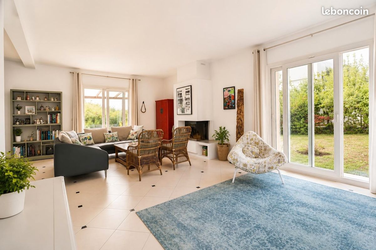 Maison 8 pièces 241 m² (image 1)