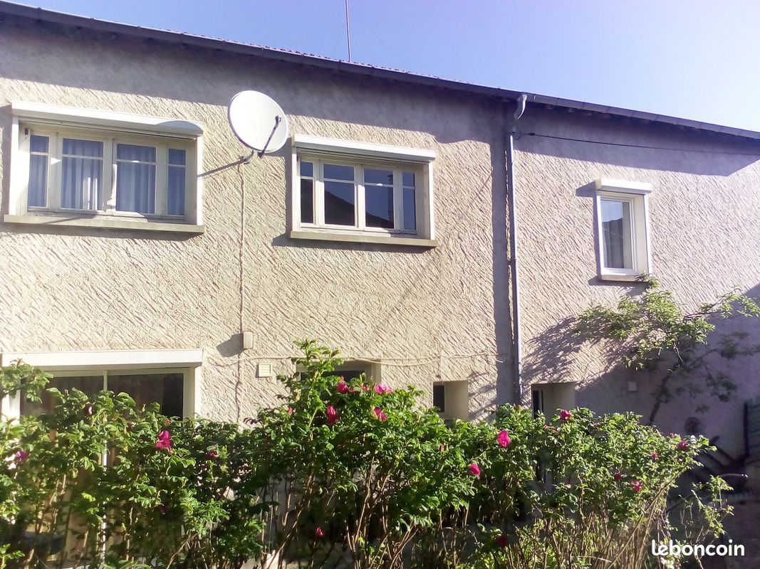 Maison 5 pièces 210 m² · à Coutouvre · 210 m² · 150 000 €