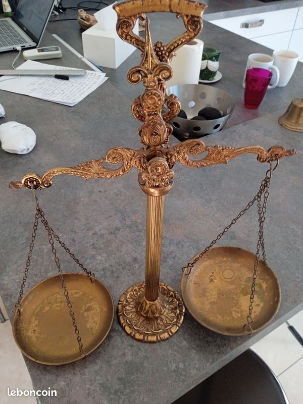 Balance de justice ancienne (image 1)