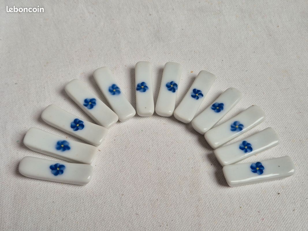 Service de table 48 pièces porcelaine fleurs bleues (repose-couteaux, cuillères, ronds de serviette) (image 12)