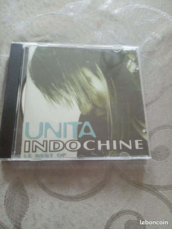 CD, INDOCHINE,UNITA le best of, état neuf (image 2)