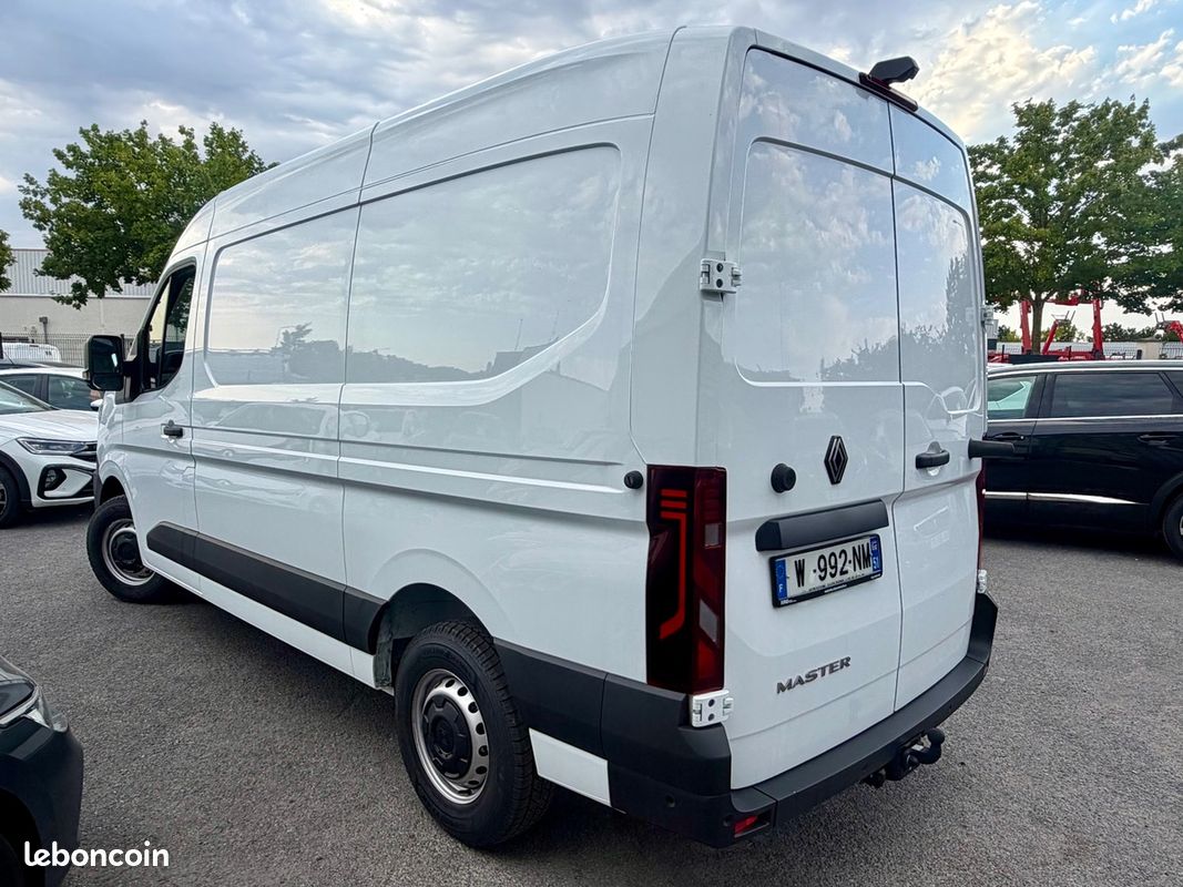 RENAULT Master L2H2 Fourgon 2.0 BlueDCI 130 M6 Extra + Options (image 4)