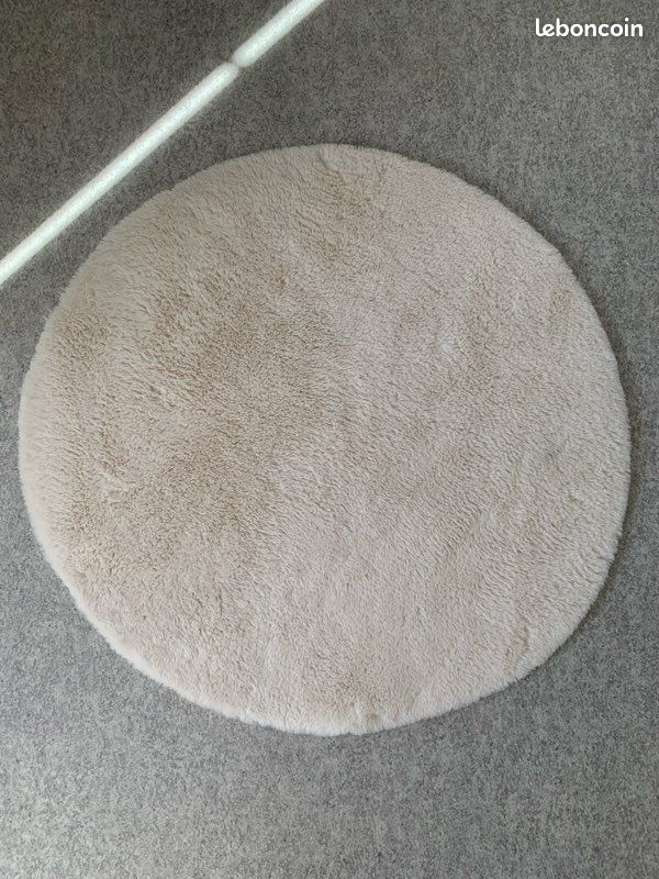 Tapis blanc (image 1)