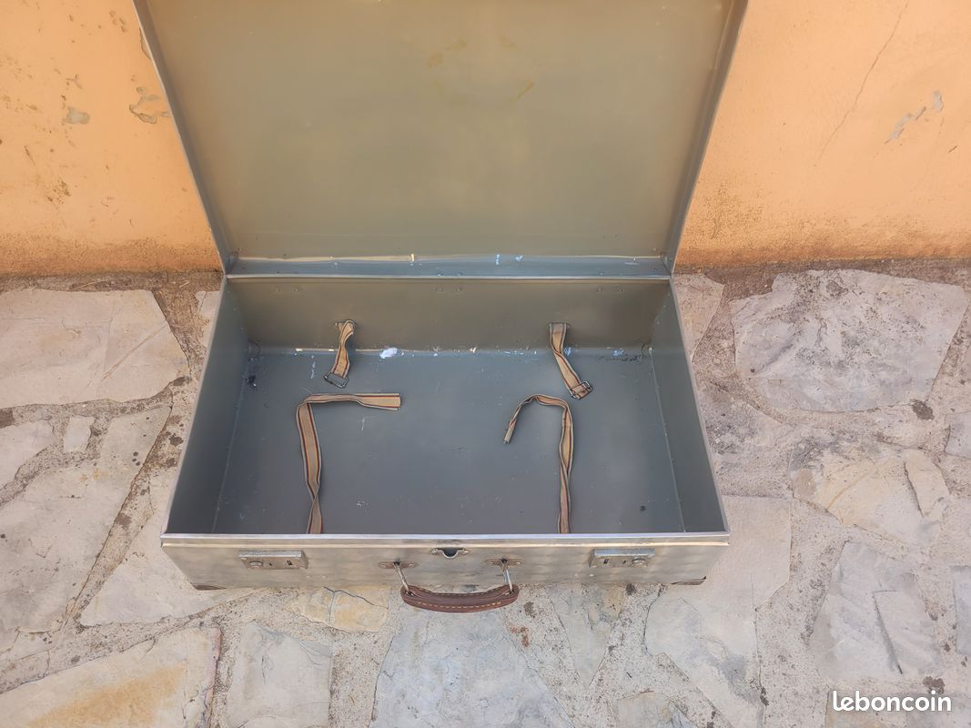 Valise en métal (image 3)