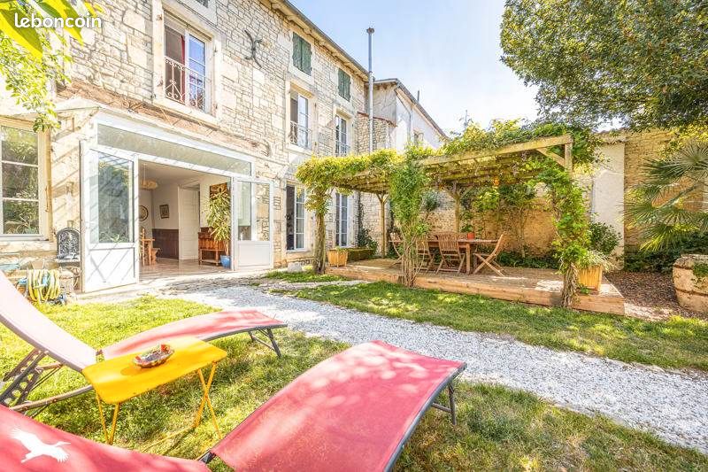 Maison 5 pièces 245 m² · à Mauzé-sur-le-Mignon · 245 m² · 395 069 €
