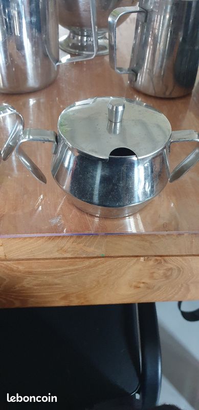 Lot de vaisselle en inox (image 1)